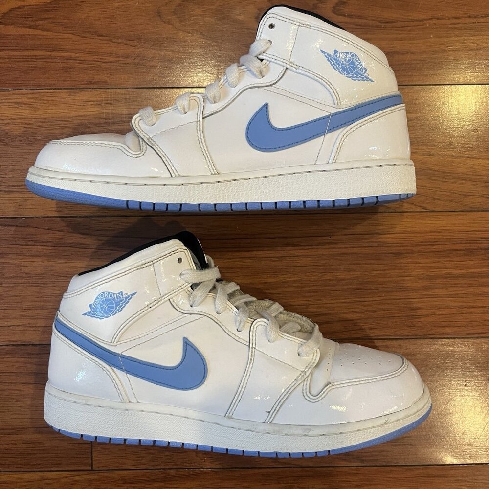 Size 7Y Women's 8.5 Nike Air Jordan 1 Retro Mid GS 'Legend Blue' UNC 554725-127